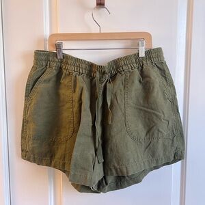 Point Sur (J. Crew) pull on shorts with draw string